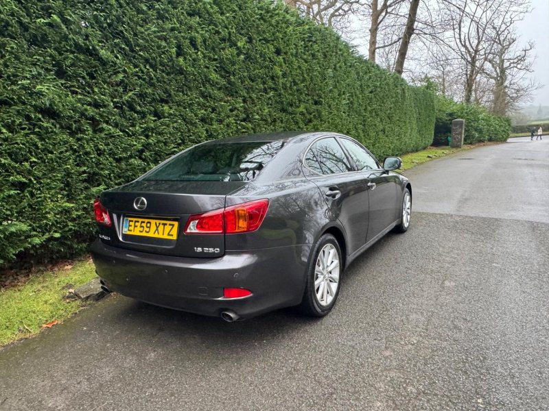 LEXUS IS