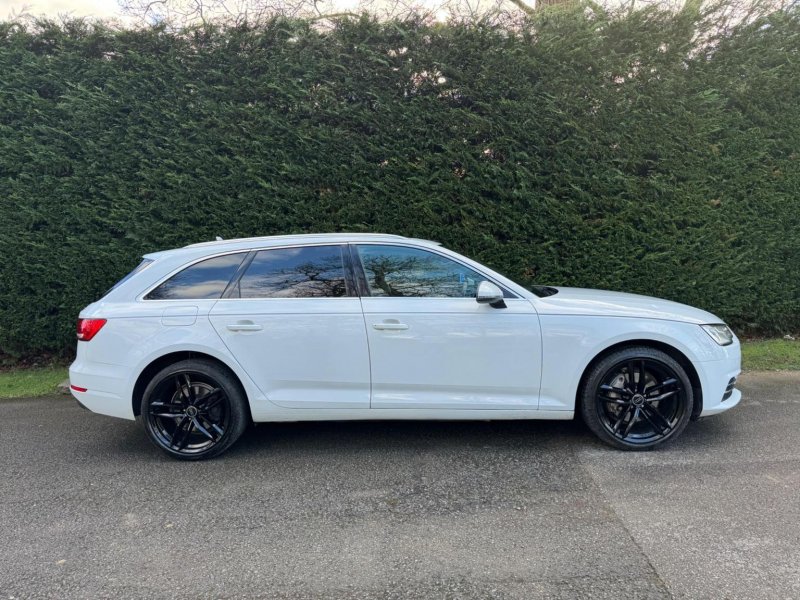 AUDI A4 AVANT